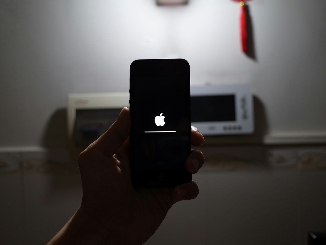 Cum să închizi iPhone-ul dacă s-a blocat